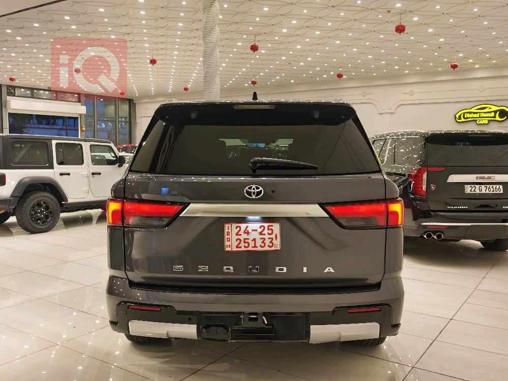 تويوتا سيكويا